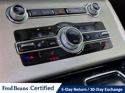 Used 2023 Lincoln Aviator AWD w/ Premium Package image 18