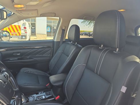 Used 2018 Mitsubishi Outlander SEL image 10