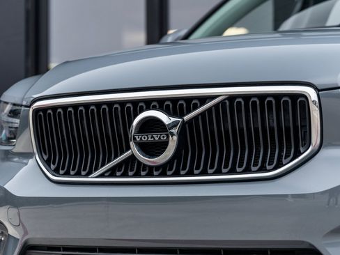 Used 2021 Volvo XC40 T5 Momentum w/ Protection Package Premier image 14