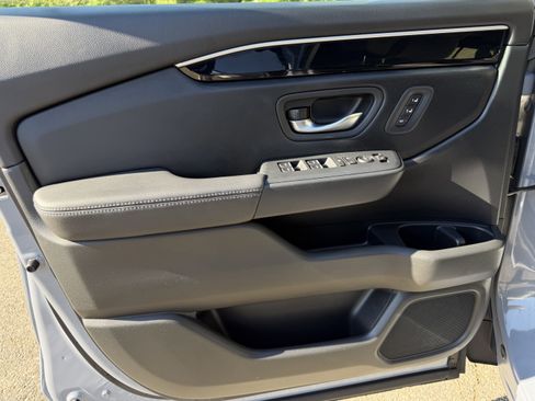 Certified 2025 Honda Pilot Touring image 12