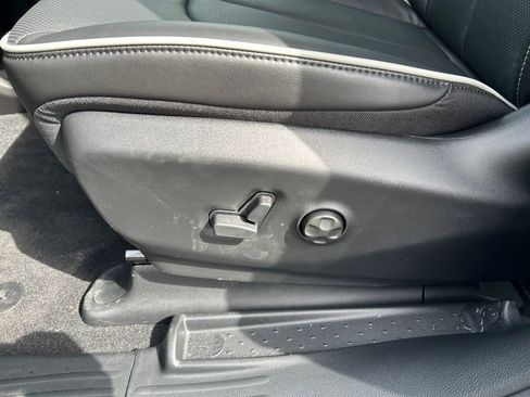 New 2026 Chrysler Pacifica Limited image 21