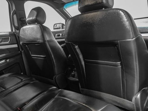 Used 2016 Ford Explorer XLT w/ Equipment Group 202A FWD image 34