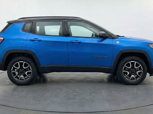 Used 2025 Jeep Compass Trailhawk image 11