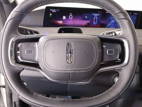 New 2025 Lincoln Navigator Reserve w/ Jet Appearance Package image 3