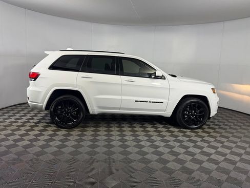 Used 2022 Jeep Grand Cherokee Laredo X AWD/4WD image 6