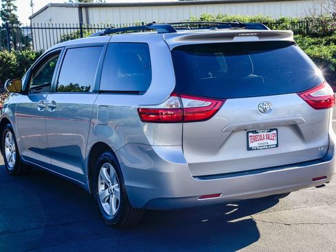 Certified 2017 Toyota Sienna LE image 5