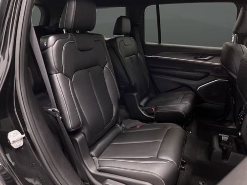 New 2025 Jeep Grand Cherokee L Limited image 32