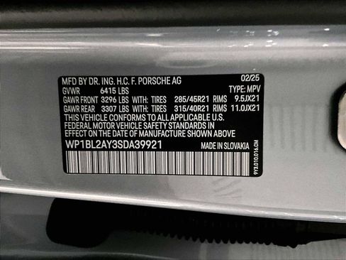 Used 2025 Porsche Cayenne S image 37