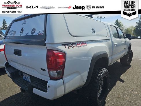 Used 2017 Toyota Tacoma TRD Off-Road w/ Premium & Technology Package AWD/4WD image 7