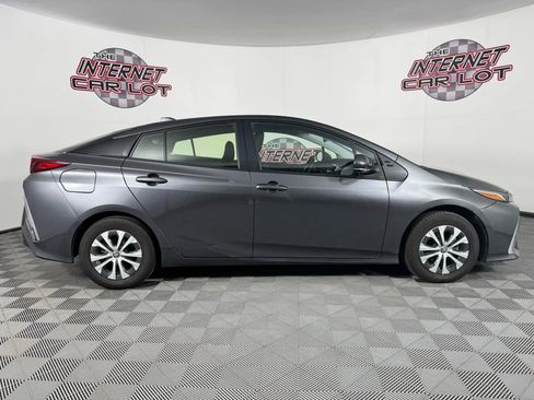 Used 2022 Toyota Prius Prime LE image 8