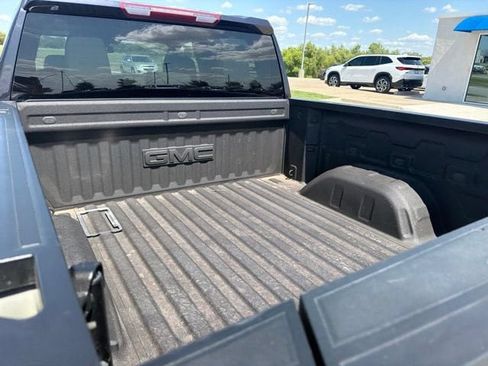 Used 2023 GMC Sierra 1500 SLT AWD/4WD image 8