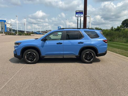 Used 2025 Honda Pilot TrailSport image 6