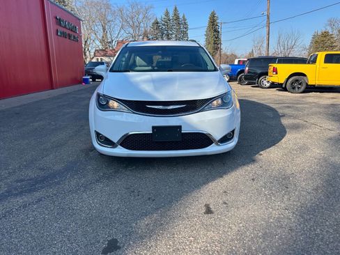 Used 2017 Chrysler Pacifica Touring-L w/ Tire & Wheel Group image 29
