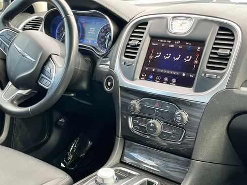 Used 2021 Chrysler 300 Touring w/ Driver Convenience Group RWD image 24