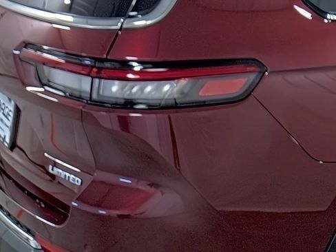 New 2025 Jeep Grand Cherokee L Limited image 13