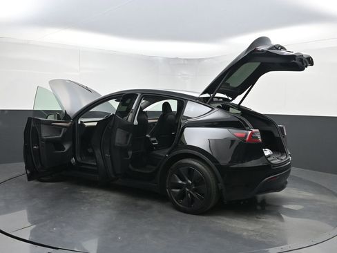 Used 2025 Tesla Model Y Long Range AWD/4WD image 34