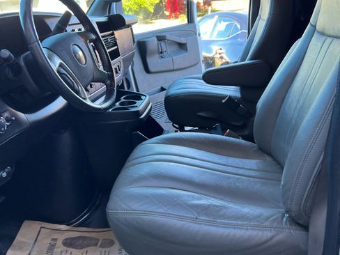 Used 2019 Chevrolet Express 2500 w/ Driver Convenience Package image 7