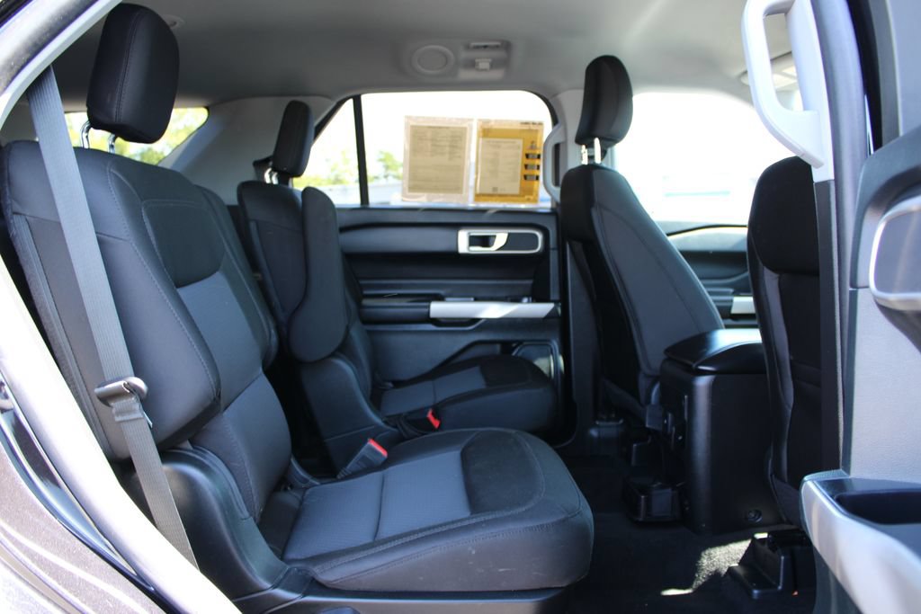 Used 2023 Ford Explorer XLT AWD/4WD image 33