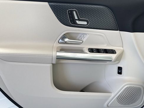 New 2025 Mercedes-Benz GLA 250 image 16