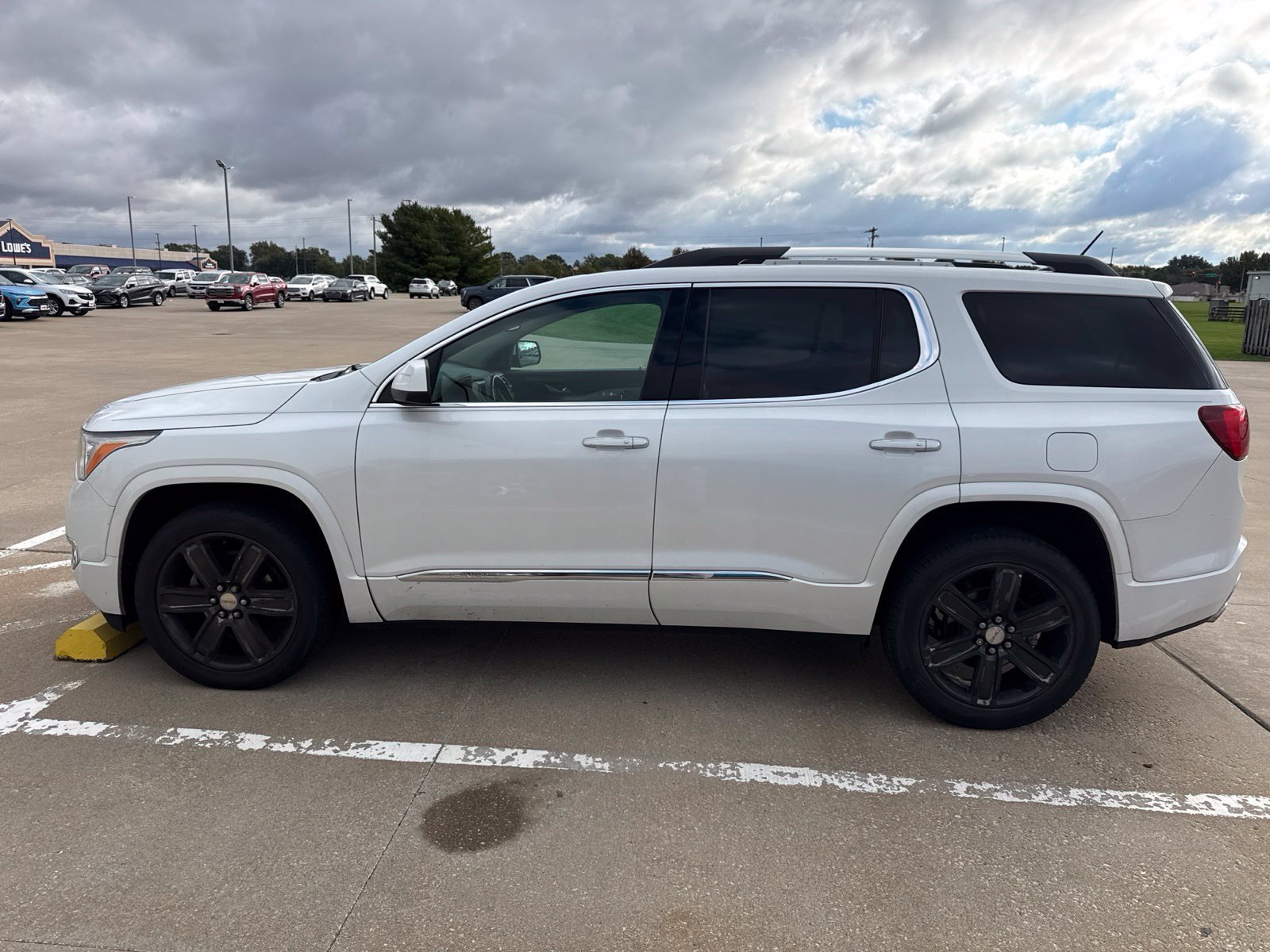 Used 2017 GMC Acadia Denali w/ Technology Package FWD image 1