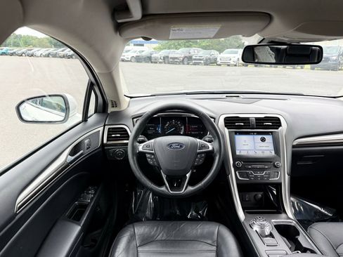 Used 2018 Ford Fusion SE w/ Equipment Group 602A FWD image 23