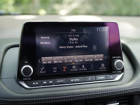 Used 2023 Nissan Rogue SV FWD image 12