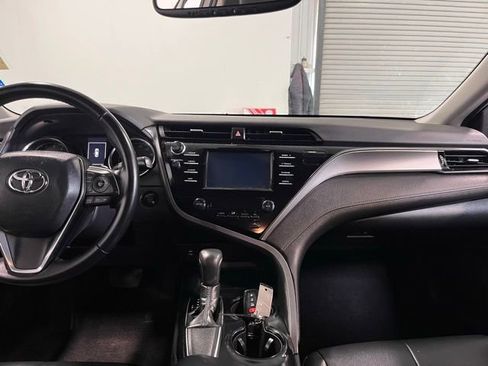 Used 2019 Toyota Camry SE w/ Convenience Package FWD image 18
