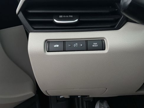 Used 2025 Nissan Altima 2.5 SV FWD image 19
