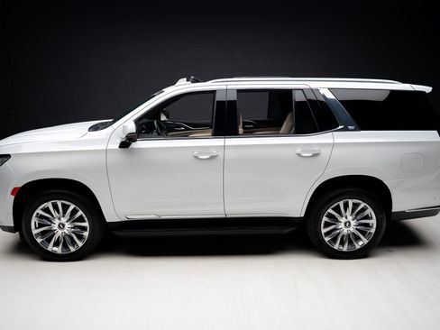Used 2024 Cadillac Escalade Premium Luxury AWD/4WD image 16
