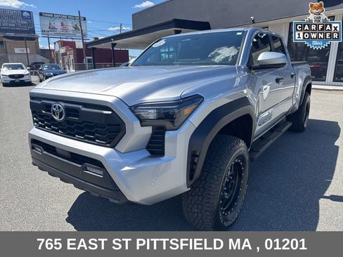 Used 2025 Toyota Tacoma TRD Off-Road w/ TRD Off Road Upgrade Package AWD/4WD image 3