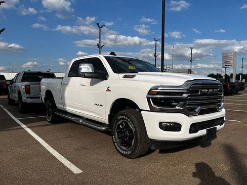 Used 2025 RAM 2500 Laramie AWD/4WD image 10