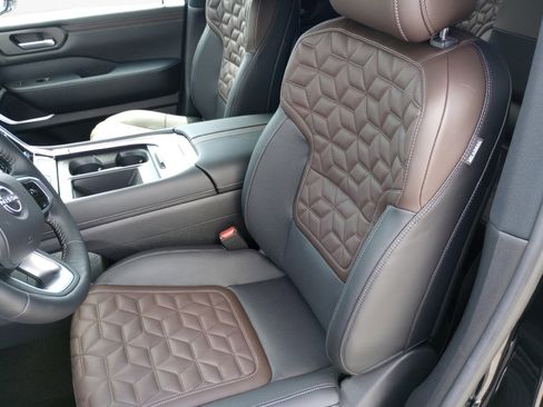 New 2025 Nissan Armada Platinum w/ Convenience Package image 9