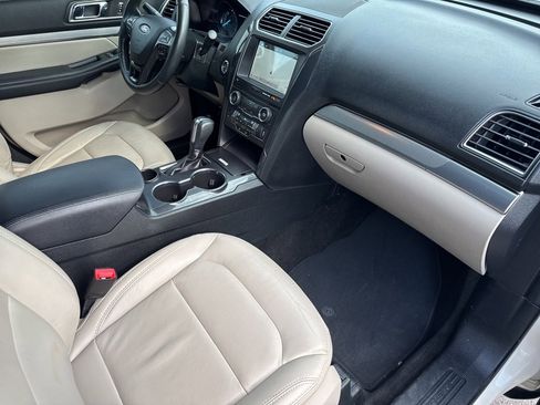 Used 2018 Ford Explorer XLT w/ Equipment Group 202A image 30