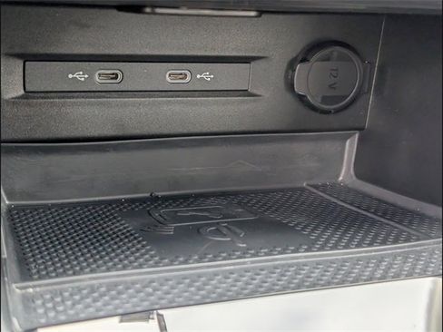 Used 2024 Volkswagen Taos SEL image 17