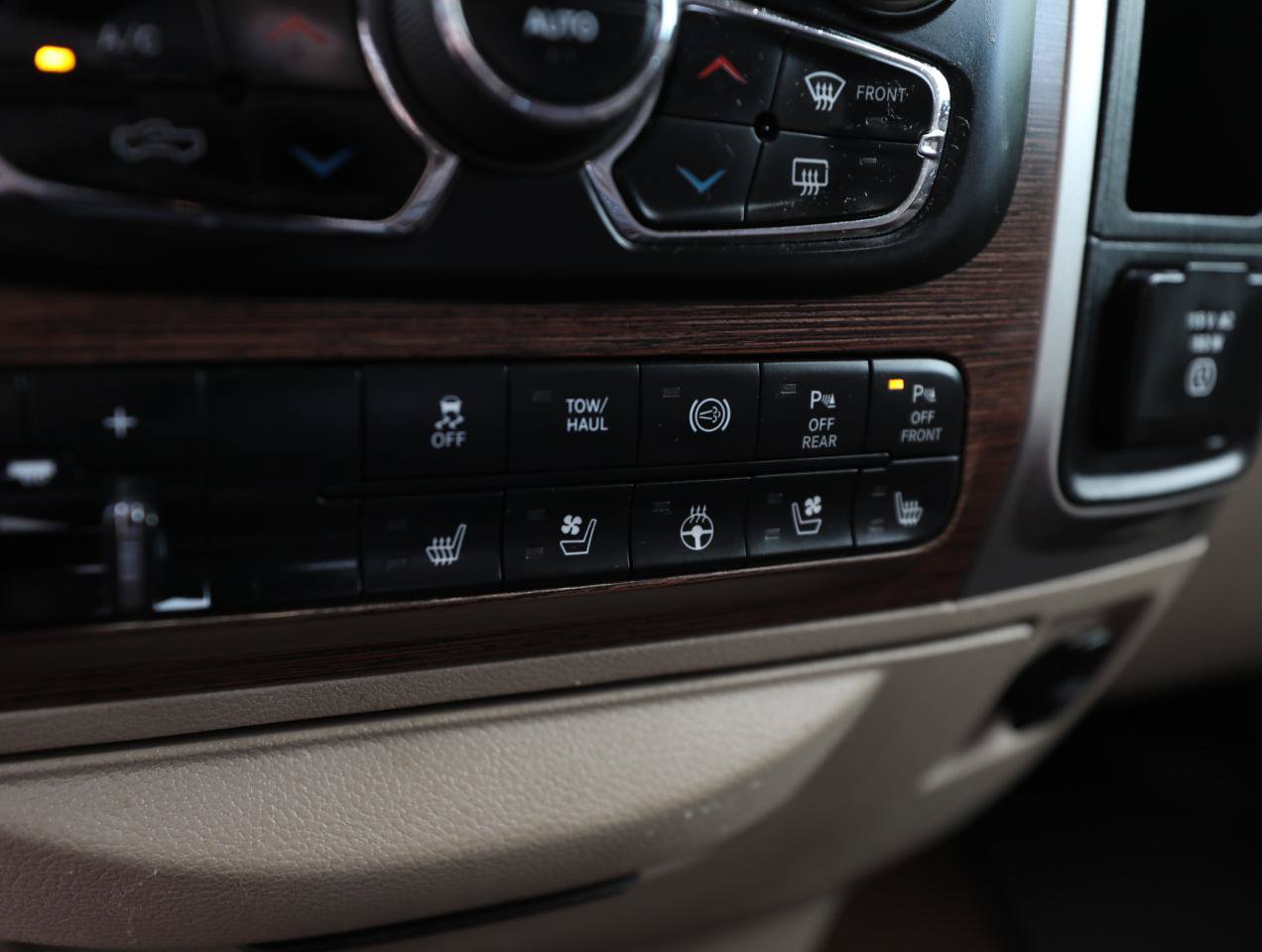 Used 2016 RAM 3500 Laramie w/ Cold Weather Group AWD/4WD image 22