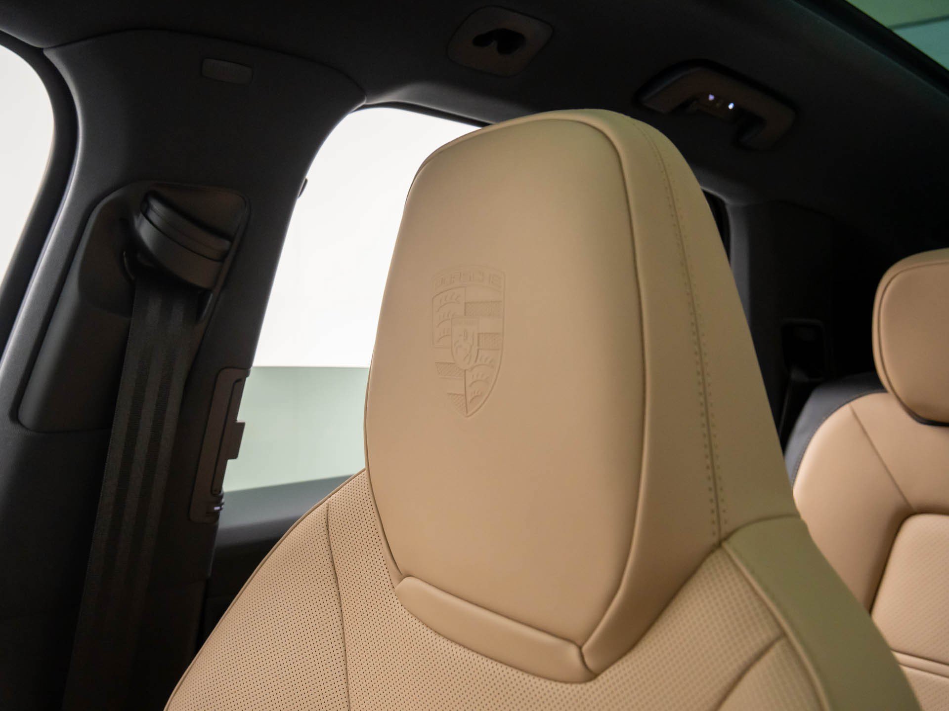 Certified 2026 Porsche Cayenne AWD/4WD image 31