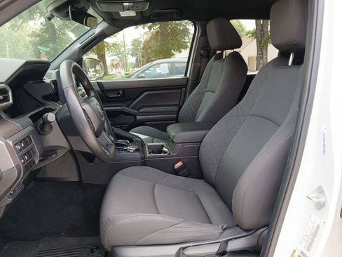 Used 2024 Toyota Tacoma SR5 AWD/4WD image 19