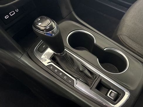 Used 2021 Chevrolet Equinox LT image 19