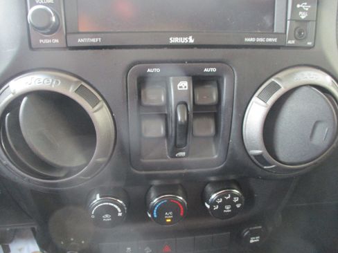 Used 2018 Jeep Wrangler Unlimited Sport S AWD/4WD image 15