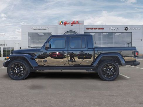 Certified 2025 Jeep Gladiator Sport AWD/4WD image 2