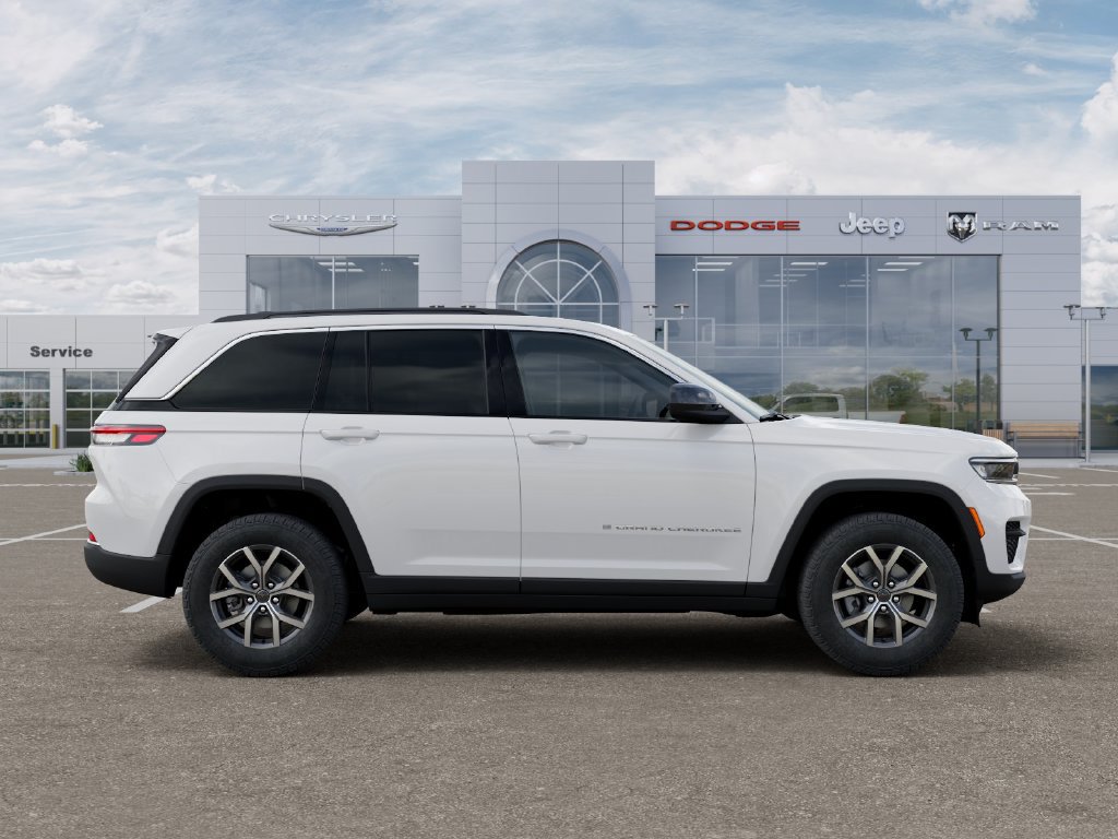 New 2027 Jeep Grand Cherokee Laredo RWD image 21