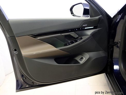 Used 2026 BMW 530i xDrive w/ Premium Package image 27