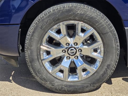 Used 2020 Nissan Titan SL w/ Moonroof Package image 11