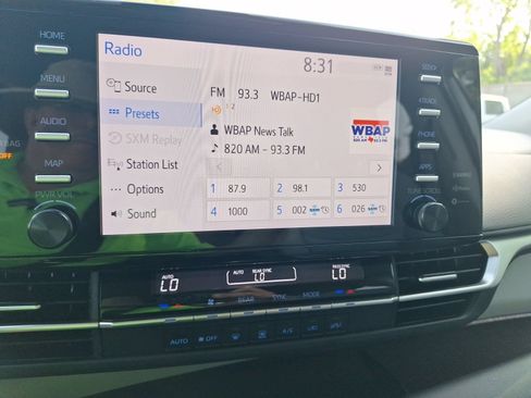 Used 2024 Toyota Sienna LE FWD image 26