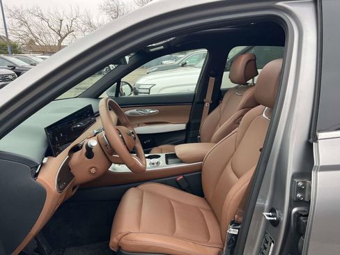Certified 2026 Genesis GV70 2.5T Advanced AWD/4WD image 11