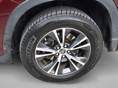 Used 2017 Toyota Highlander LE image 20
