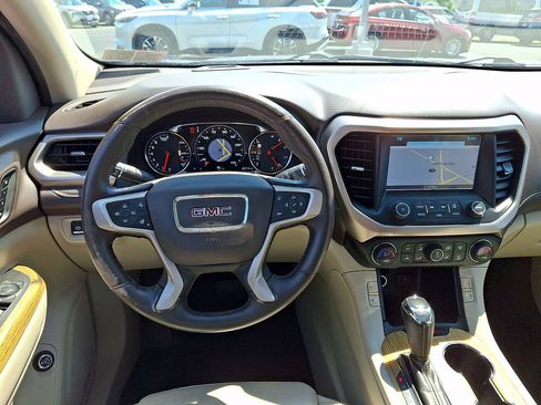 Used 2017 GMC Acadia Denali w/ Technology Package FWD image 13