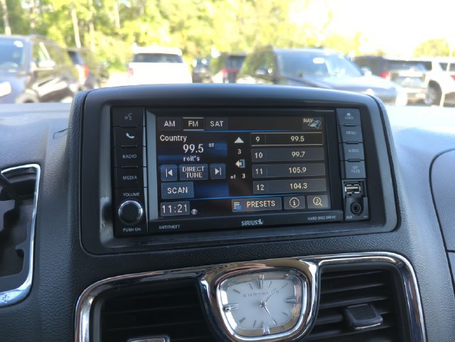 Used 2016 Chrysler Town & Country Touring w/ Driver Convenience Group FWD image 41