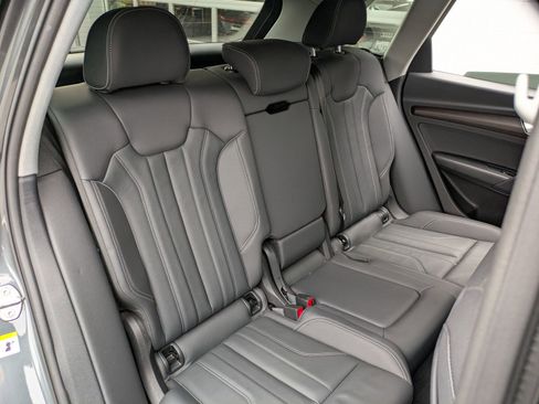 Used 2023 Audi Q5 e Premium w/ Convenience Package image 29