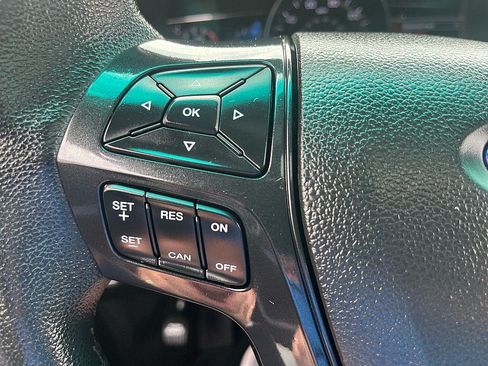 Used 2017 Ford Explorer XLT w/ Equipment Group 202A AWD/4WD image 31
